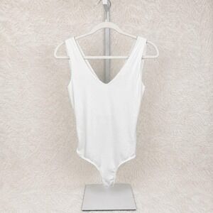 Le Lis Collection Ivory Deep V Bodysuit Size Small NWT